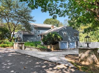 10 Echo Ln, Fairfield, CT 06825