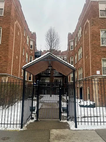 1657 W Pratt Blvd #GB Photo 1