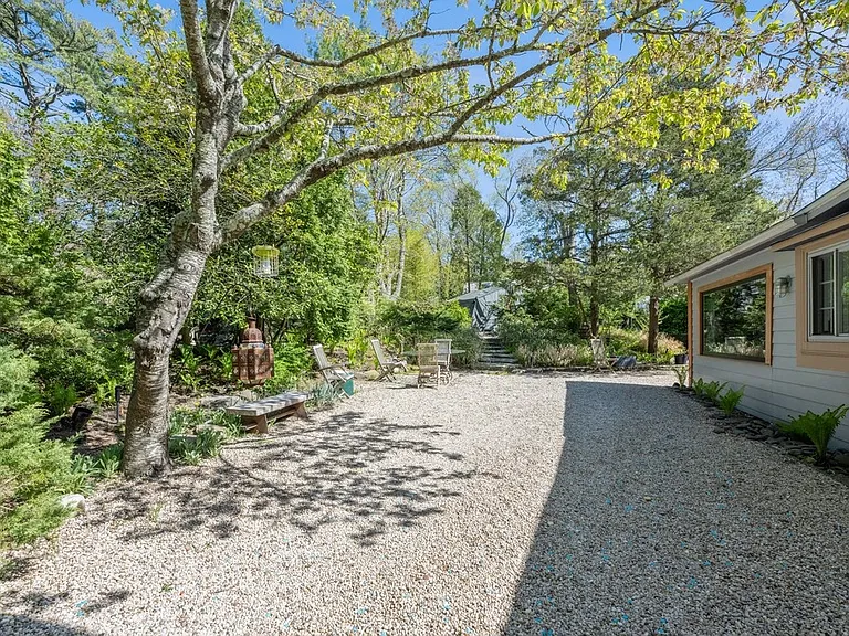 1 Burkeshire Dr — Photo 19