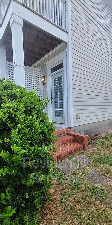 1st image of 800 Nixon St #2