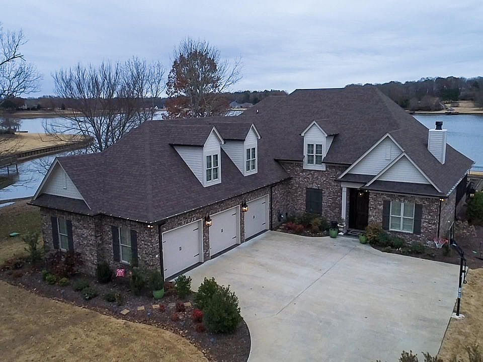 1st image of 1114 W Lakeshore Dr