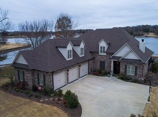 1114 W Lakeshore Dr, Starkville, MS 39759