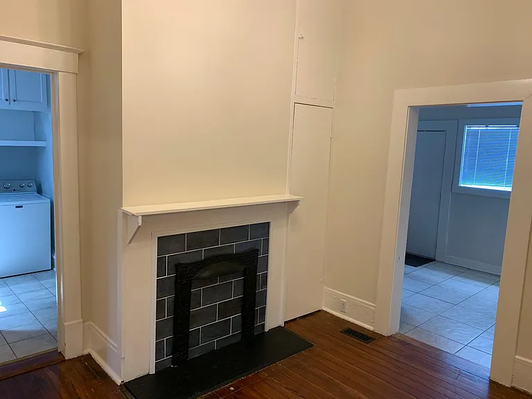 903 Montgomery St — Photo 24