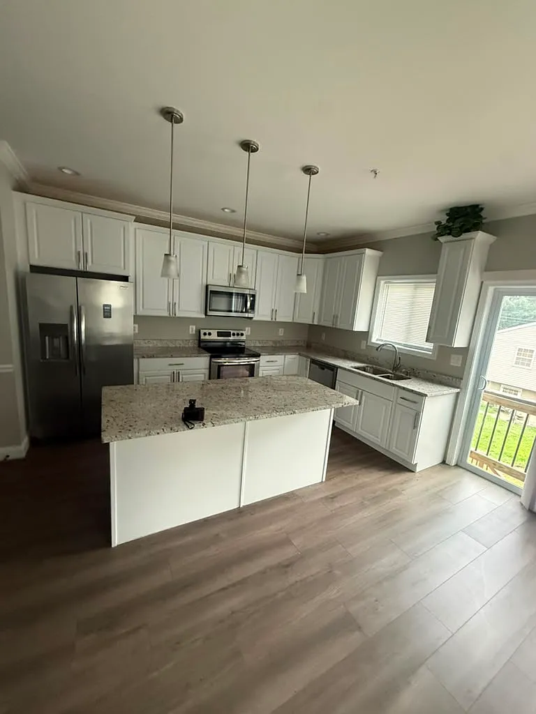 4 bed, $1,450 — Photo 2