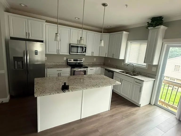 519 48th Pl NE — Photo 2