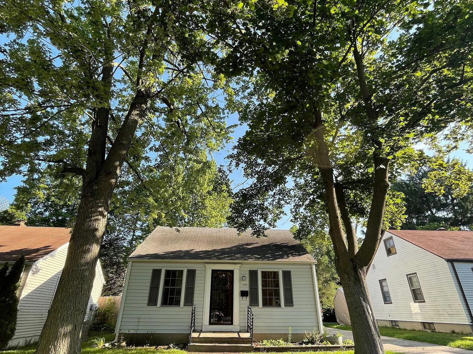 1115 Ferguson Ave — Photo 2