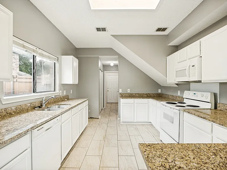 12010 Peachtree Ln — Photo 14