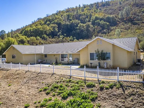 49818 Stillmeadow Ln, Oakhurst, CA 93644