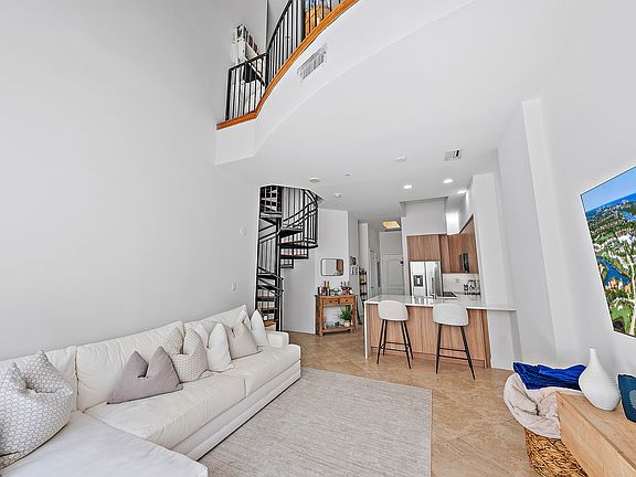 4th image of 801 S Olive Ave Unit 224