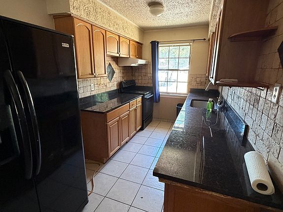 4th image of 526 Pebble Rd