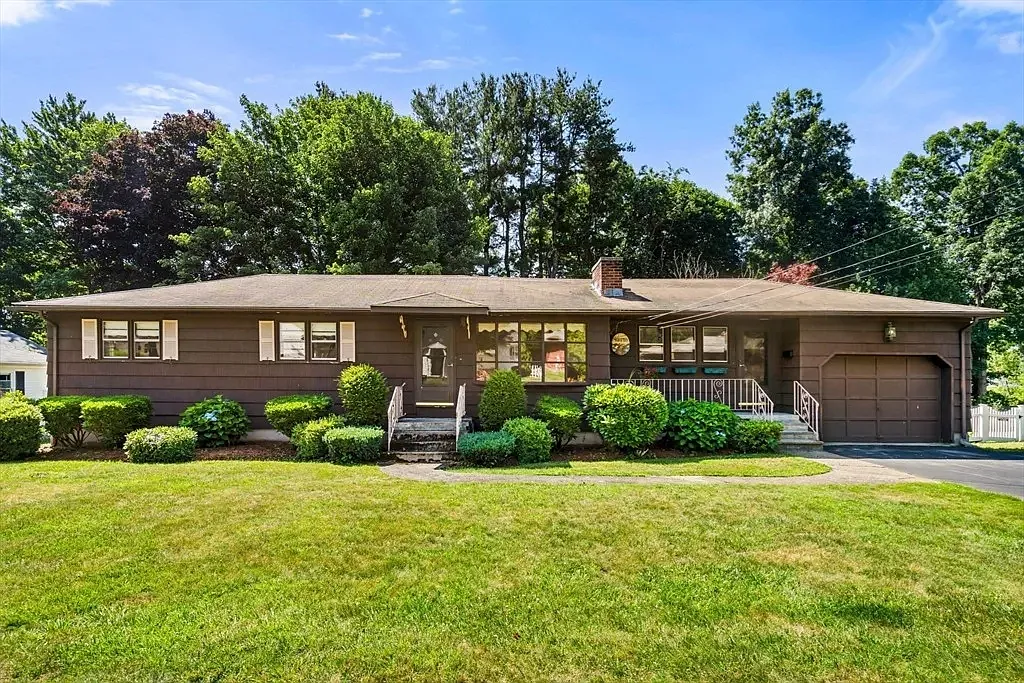 3 bed, 1.5 bath, 1446 sqft, $3,295 — Photo 1
