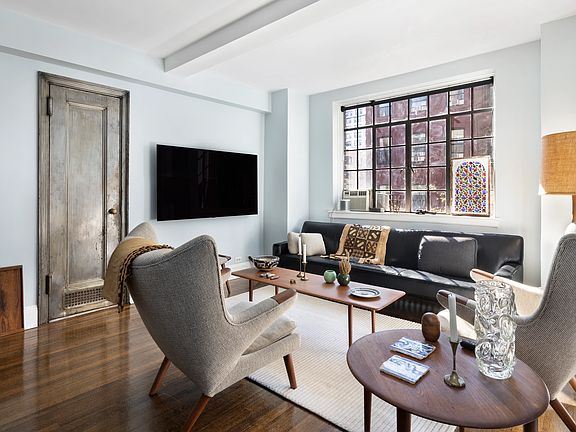 2nd image of 81 Irving Pl APT 4D