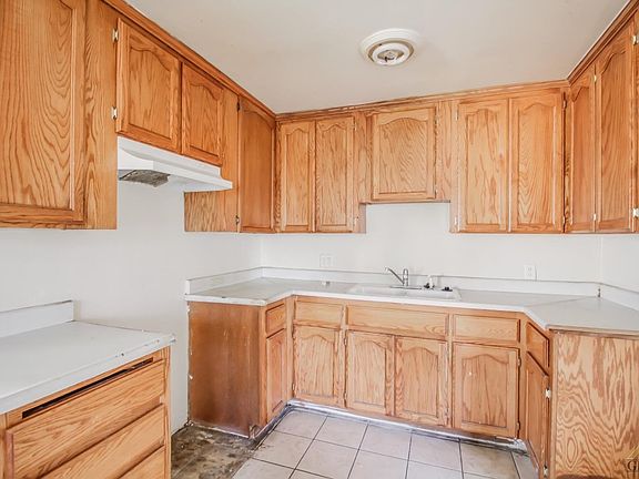 5th image of 3303 1/2 Lexington Ave