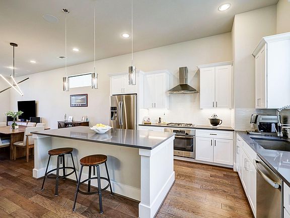 5th image of 5711 Larkin St #B