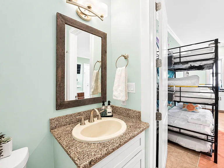 6224 Thomas Dr — Photo 32