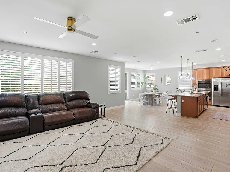 24545 Rosette Ln — Photo 9