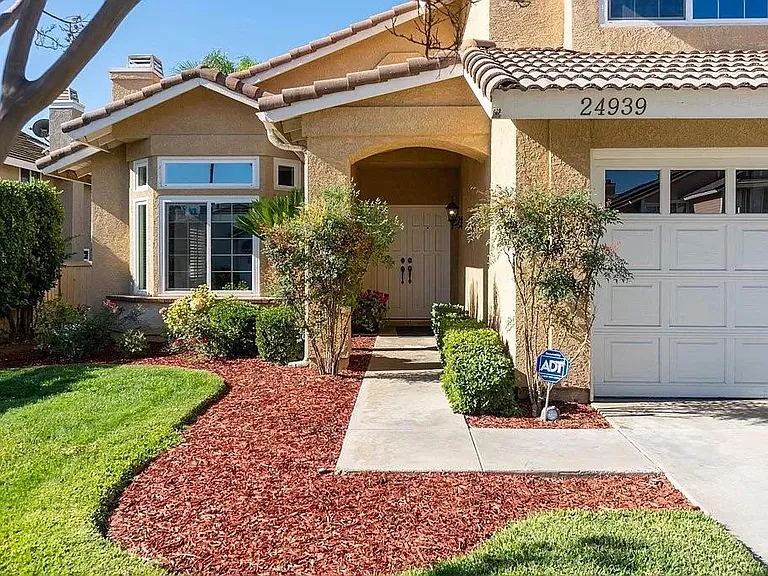 24939 Shoshone Dr — Photo 2