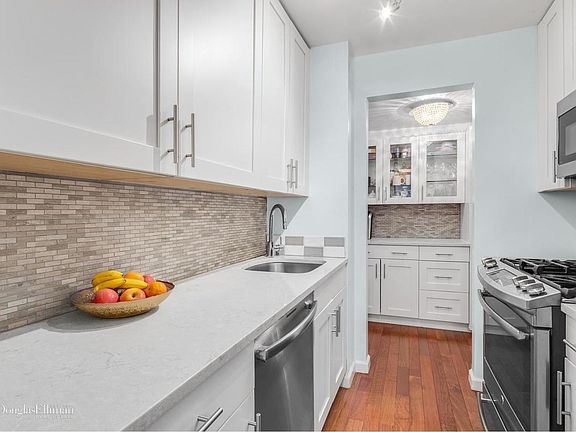 4th image of 220 E 67th St APT 5D