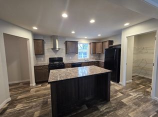 16 Swallow Ct #84, Lake Orion, MI 48359