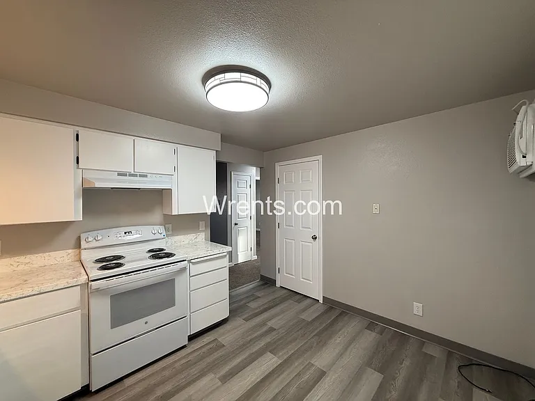 1428 S Lundstrom St — Photo 7