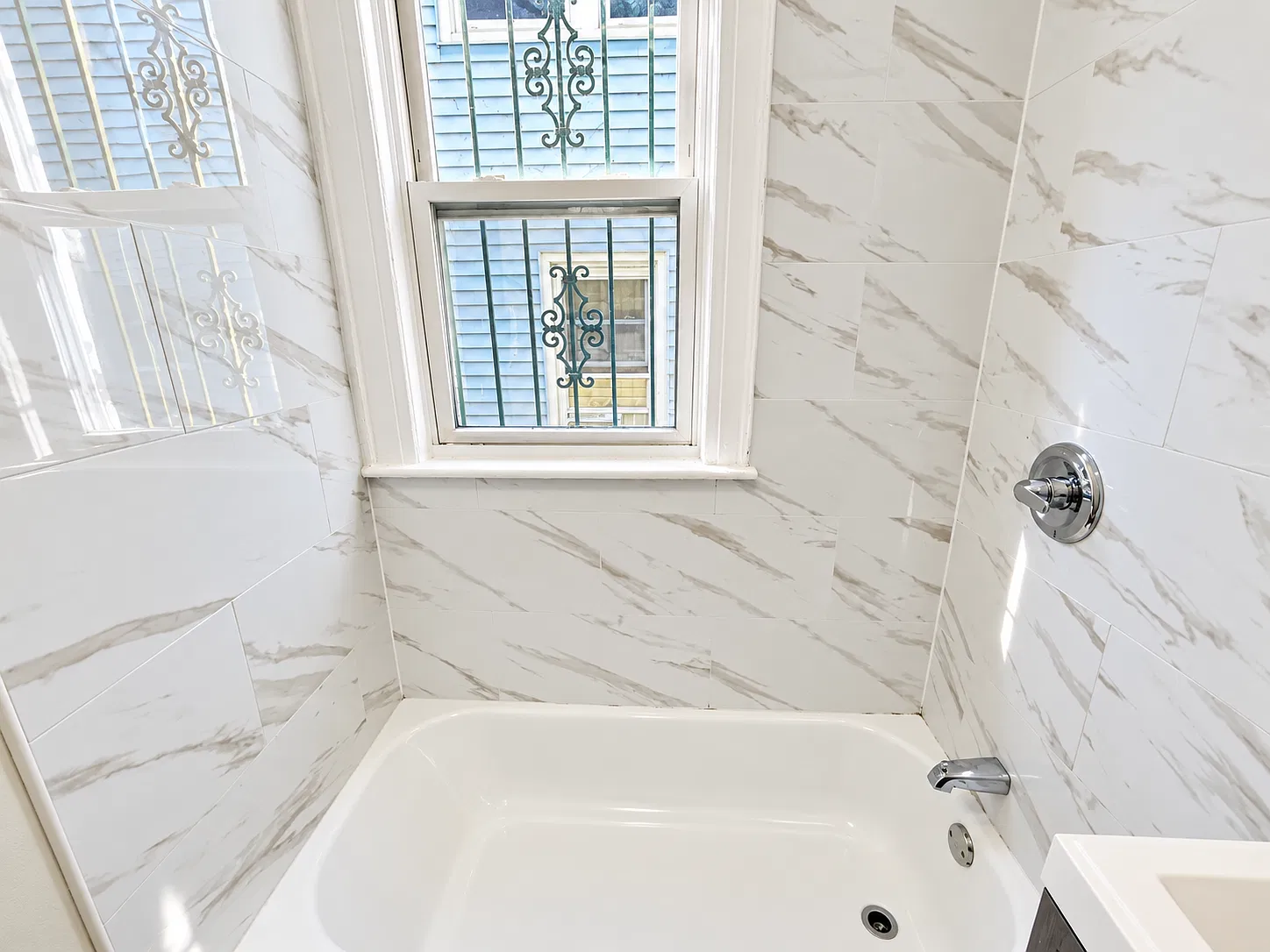 2 bed, 1000 sqft, $1,845 — Photo 3