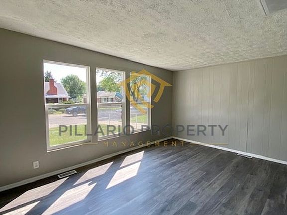 5th image of 3752 Kinnear Ave