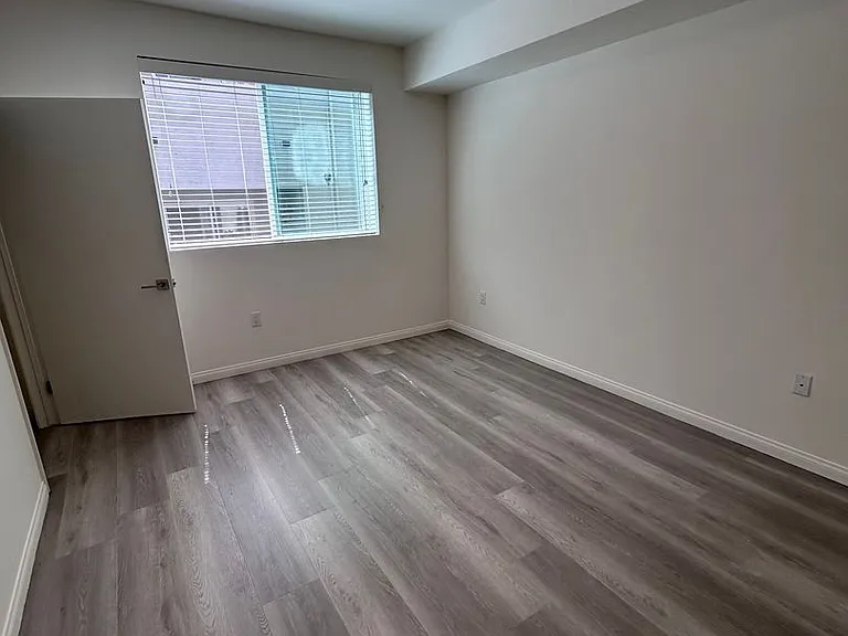 V on Victory Apartments — Photo 20