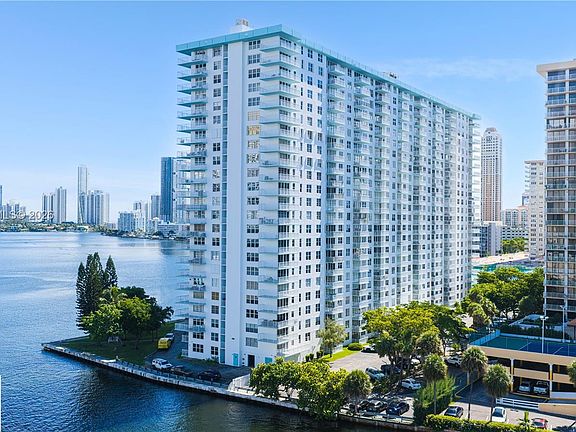 3rd image of 301 174th St APT 1216