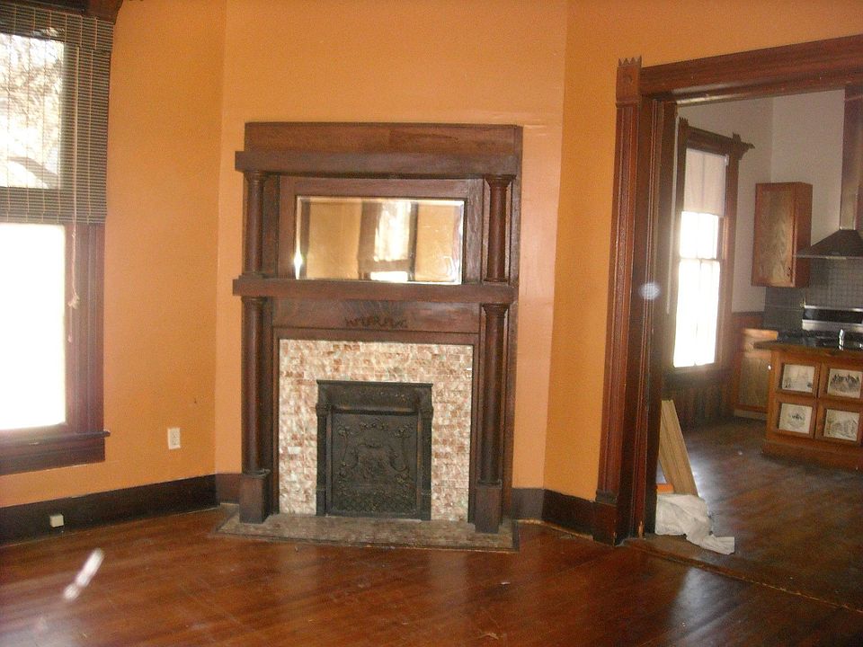 2nd image of 322 Scott St