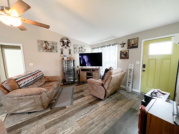 3rd image of 1496 Sunshine Dr