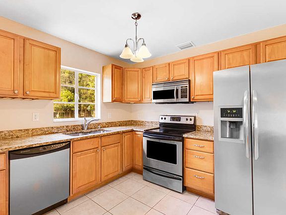2nd image of 421 28th St