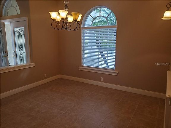 3rd image of 804 Whisper Woods Dr