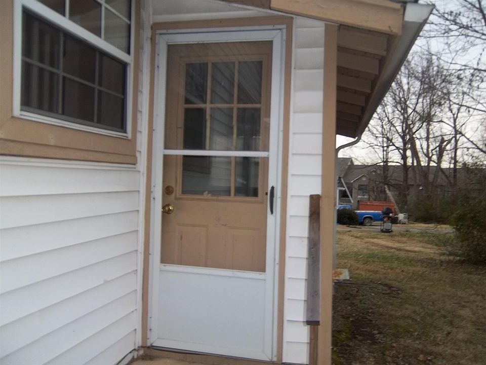 1st image of 729 Gracey Ave