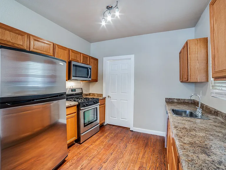 415 Kendall St — Photo 15
