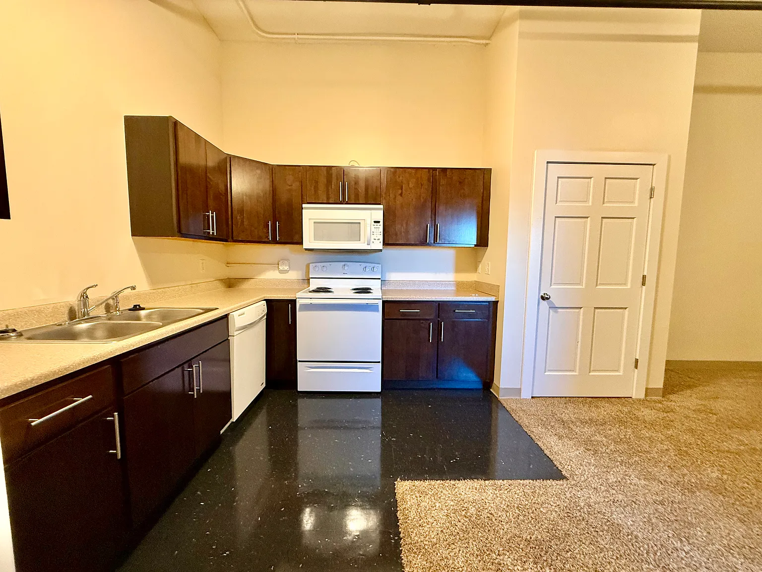 1 bed, 875 sqft, $795 — Photo 2