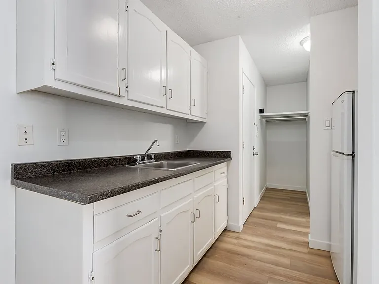 510 21st Ave SW — Photo 7