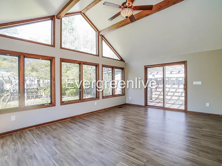 1147 Carrousel Dr E — Photo 7
