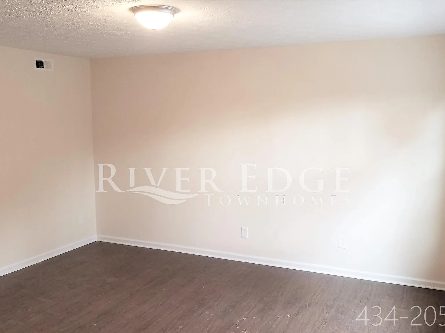 3 bed, 1.5 bath, 1040 sqft, $775 — Photo 3