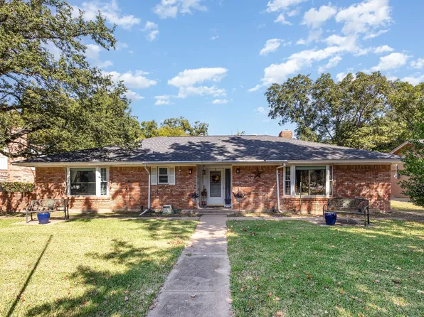 2015 Woods Dr, Arlington, TX 76010