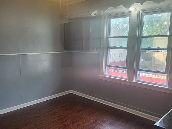 5th image of 102 Peace St Unit 2