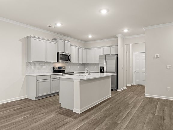 4th image of 440 Silver Moon Dr