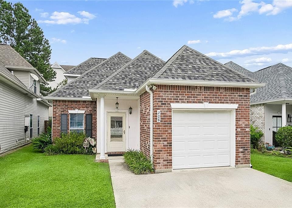 1st image of 208 Emerald Oaks Dr
