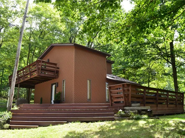 717 Kreinbrook Hill Rd, Mount Pleasant, PA 15666