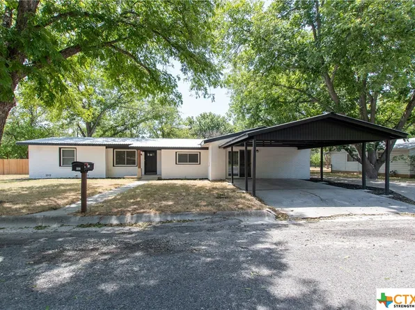 402 W 5th St, Lampasas, TX 76550