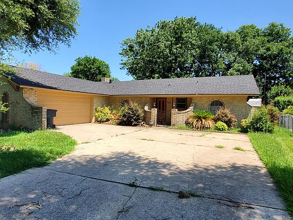 2nd image of 203 Walnut Ln
