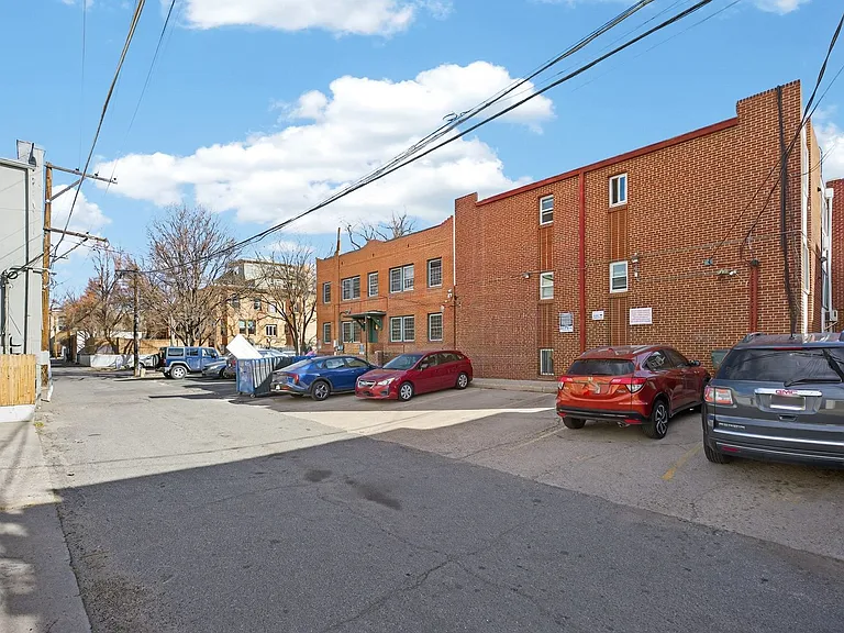 985 N Corona St #202 — Photo 24
