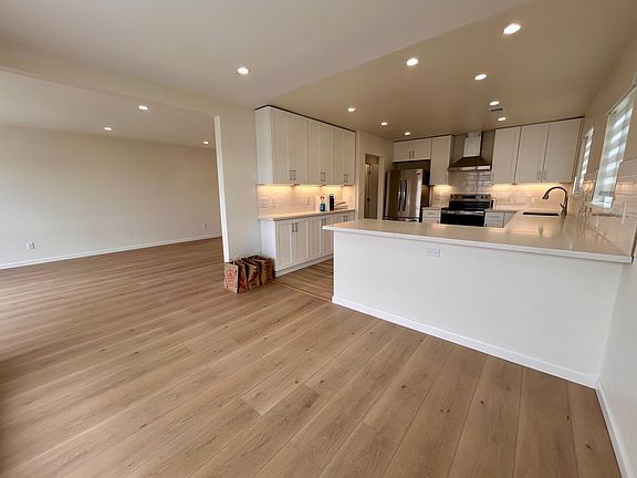 3rd image of 114 Saint Francis Blvd #1