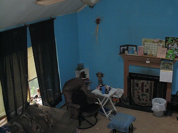 Living Room w/ Cathedral Celings an fan, Fireplace
