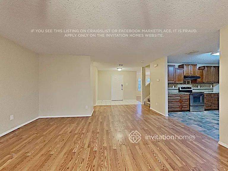 1537 Englewood Dr — Photo 6