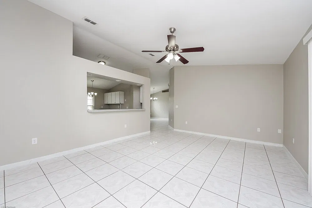 3 bed, 2.0 bath, 1767 sqft, $2,165 — Photo 4